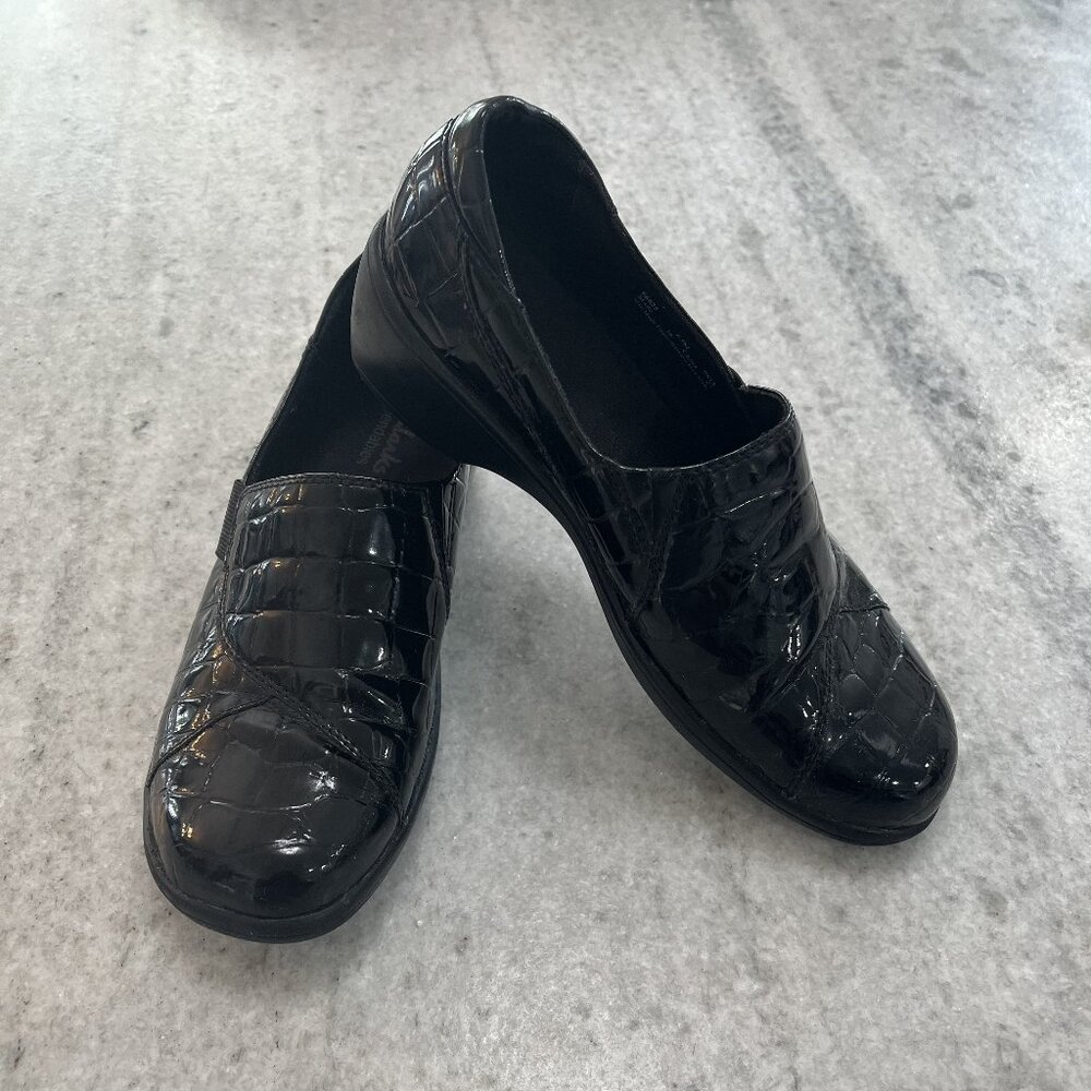 CLARKS Black Bendable Comfort Walkers  Size 6.5